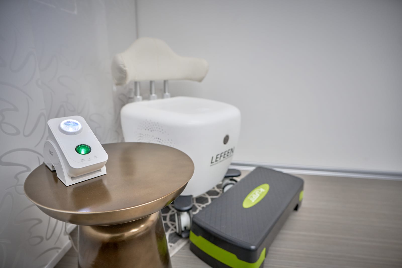 EMS Kegel Chair s ovládacím přístrojem v Refresh Studiu