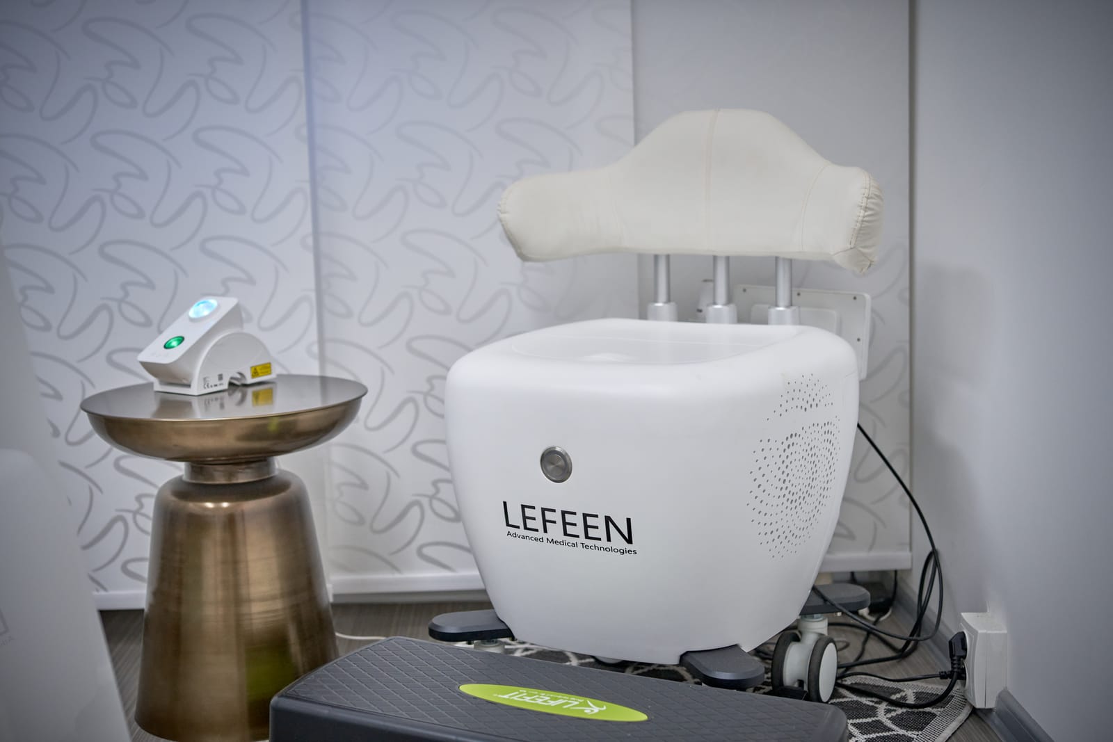 EMS Kegel Chair v Refresh Studiu — pohled na židli